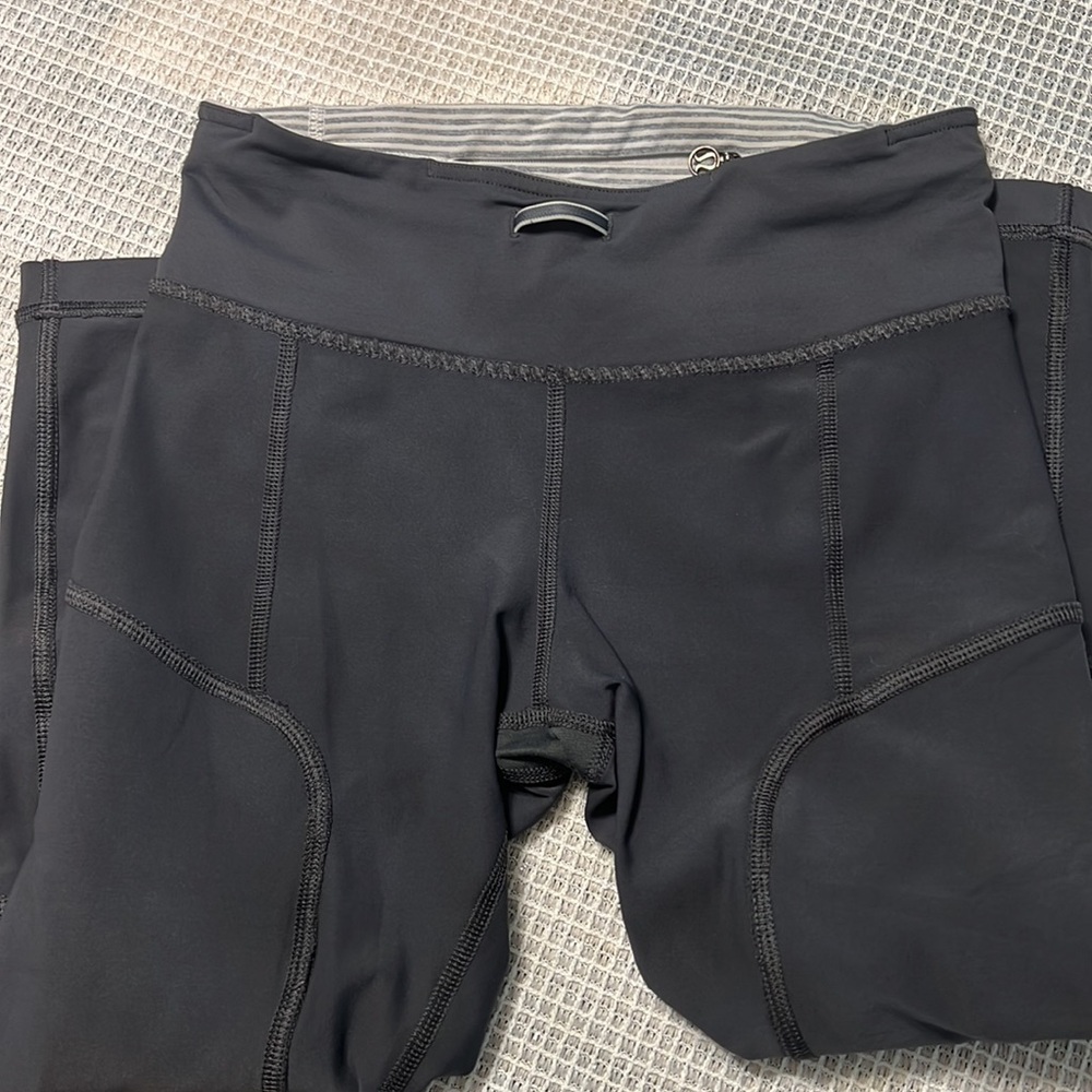 Lululemon Gray Cropped Leggings size 4
